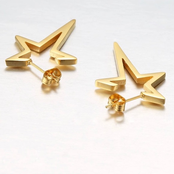 🎉HP🎉 🆕 CARINA Star Earrings - Picture 3 of 8